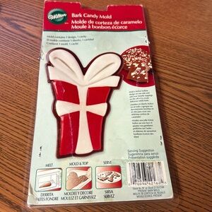 Wilton Present Candy Mold